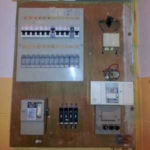 electricien-vif-compteur-electrique-avant-renovation-grenoble